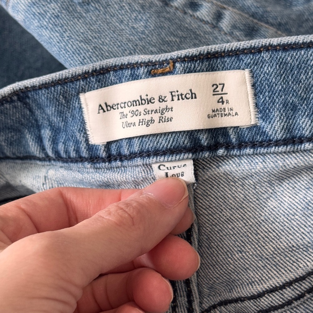 Abercrombie & Fitch 90s Straight Ultra High Rise Curve Love Jeans - Picture 2 of 7